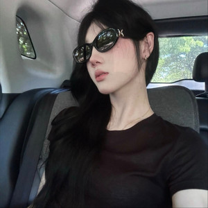 女生把疾子放在放眼里不能
